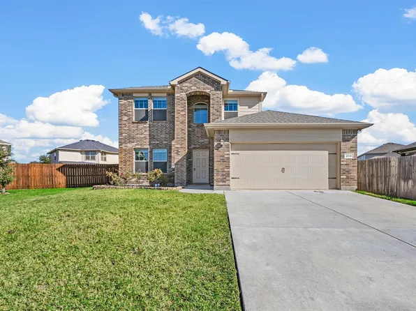 215 Jockey Ct, Ponder, TX 76259