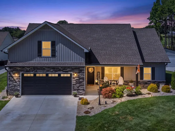 811 Pinebrooke Dr, Maryville, TN 37801