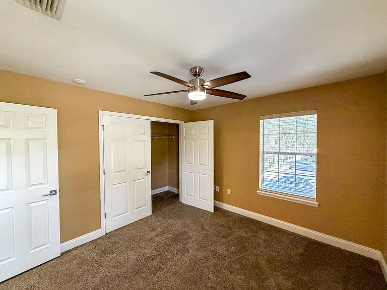 2915 SW 35th Pl #101 — Photo 16