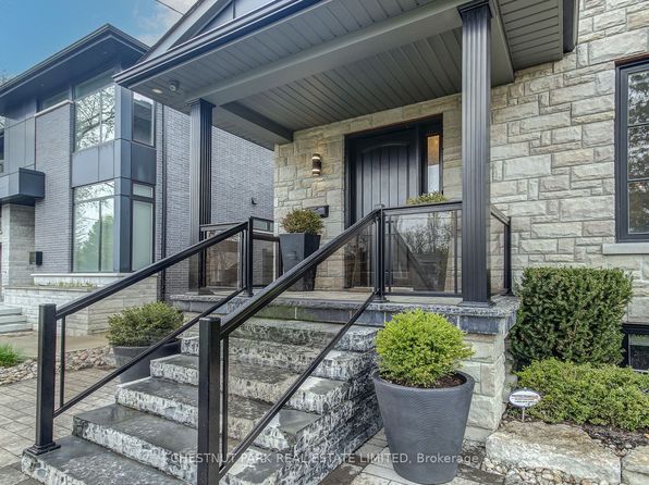 22 Lesmar Dr #W08, Toronto, ON M9B 2V1