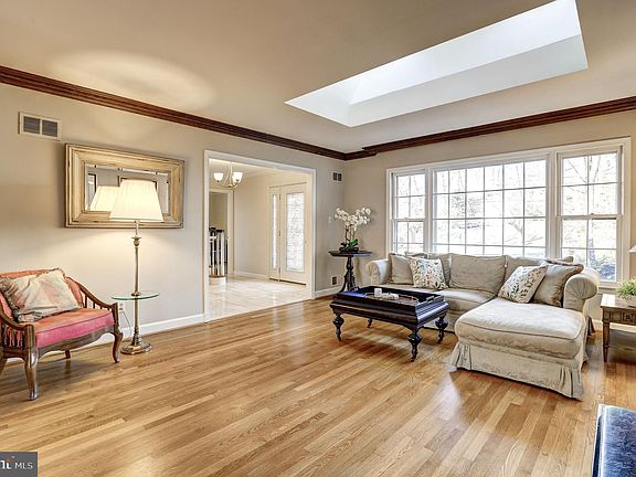 5th image of 11215 Willowbrook Dr