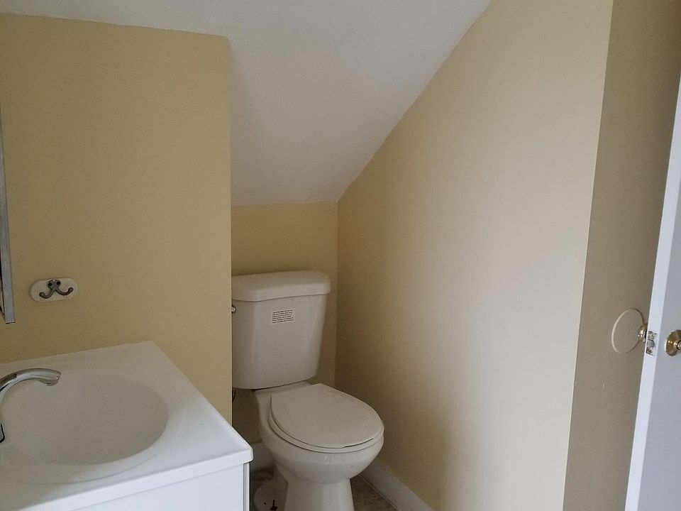 2nd image of 805 Main St W