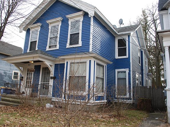 2nd image of 840 Wealthy St SE