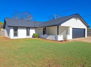 745 Wood Hollow Ln, Moore, OK 73160