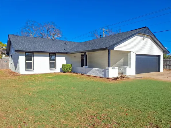 745 Wood Hollow Ln, Moore, OK 73160