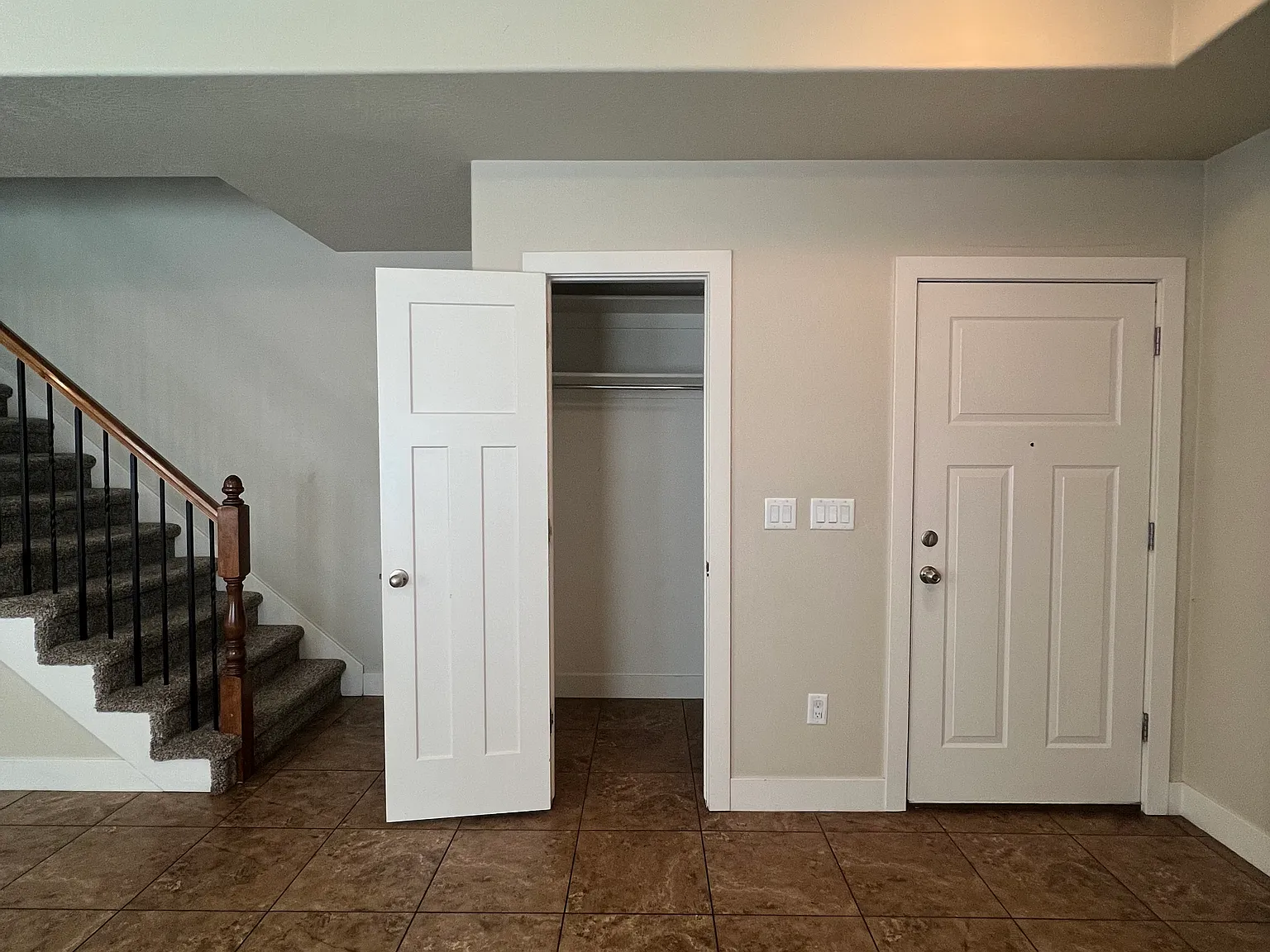 2 bed, 2.5 bath, 1300 sqft, $1,500 — Photo 3