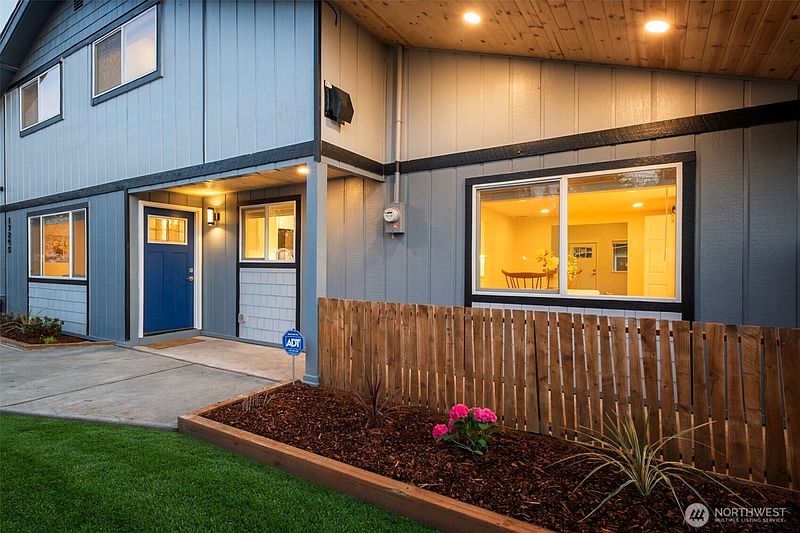 3rd image of 17245 SE 262nd Street