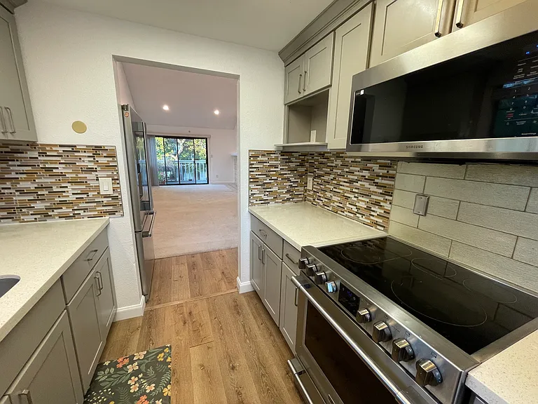 5015 Shalimar Cir — Photo 11