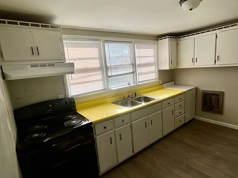 902 Adams St — Photo 7