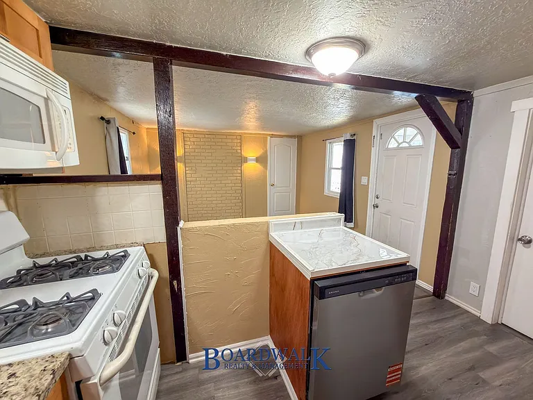 155 W State St #3 — Photo 11