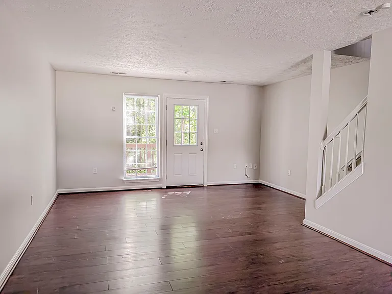 45503 Knockeyon Ln — Photo 6