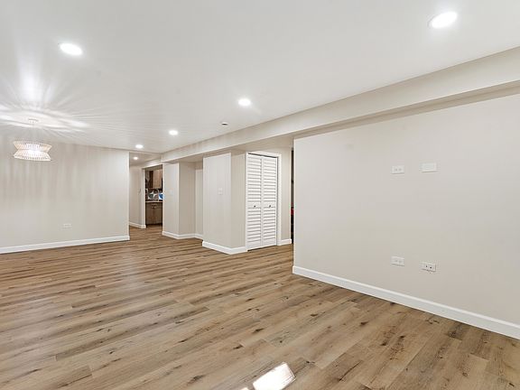 3rd image of 6444 N Magnolia Ave #G