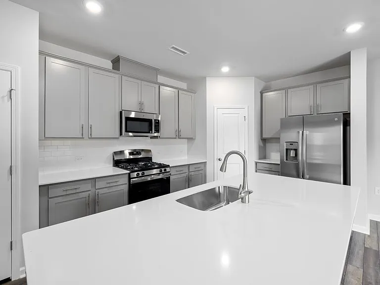 Bellevue Manor Ln — Photo 2