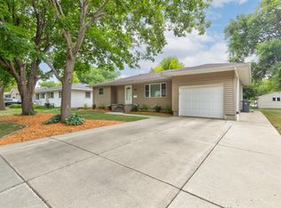 907 Pine Ave, Marshall, MN 56258