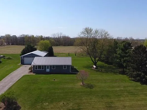 1535 W Kinley Rd, Saint Johns, MI 48879