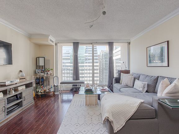 3rd image of 200 N Dearborn St Unit 2507