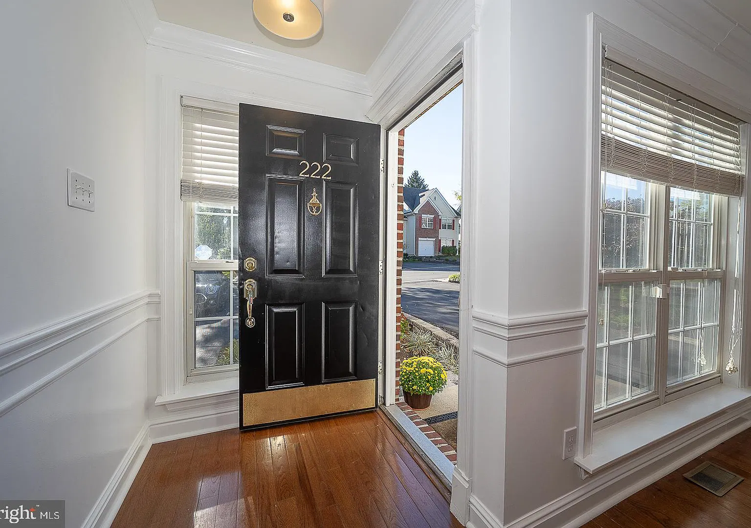 3 bed, 2.5 bath, 2216 sqft, $3,800 — Photo 4