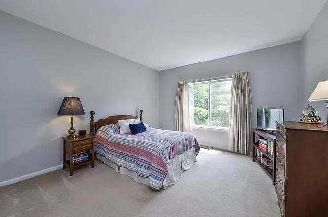 1011 Woodview Ct — Photo 6