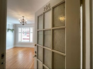 1811 NW Couch St APT 206, Portland, OR 97209
