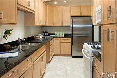 4th image of 66 Essex St