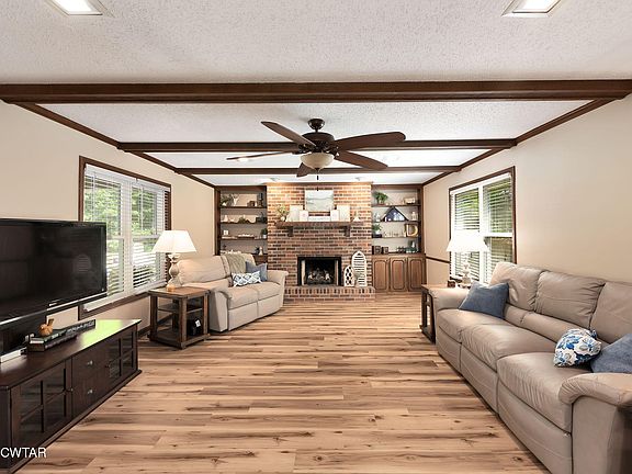 3rd image of 328 New Hope Rd