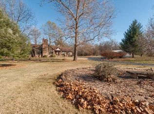 3365 E Smokey Ln, Springfield, MO 65804