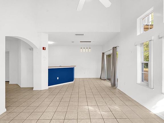 4th image of 1001 Park Ridge Cir
