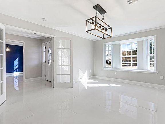 3rd image of 4551 Lennox Blvd
