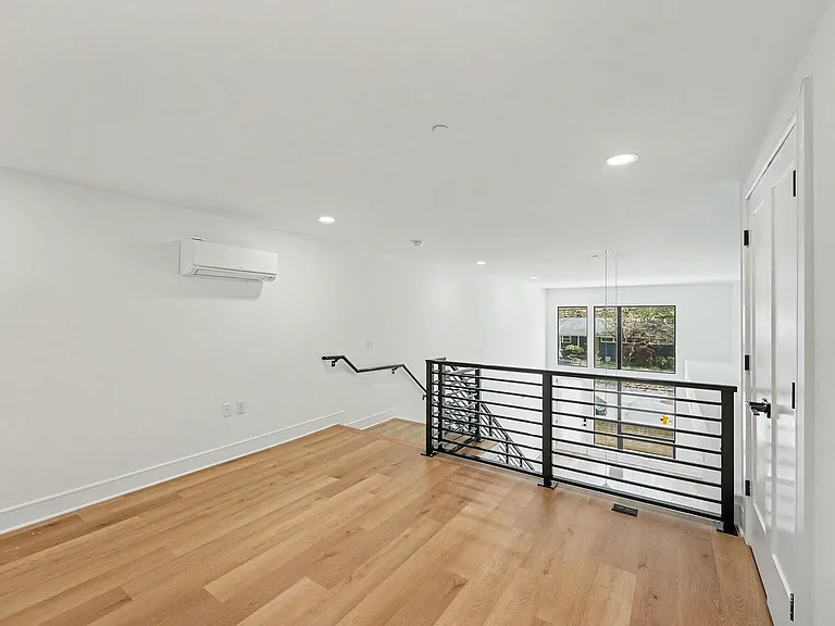 615 Daniels St #111 — Photo 12