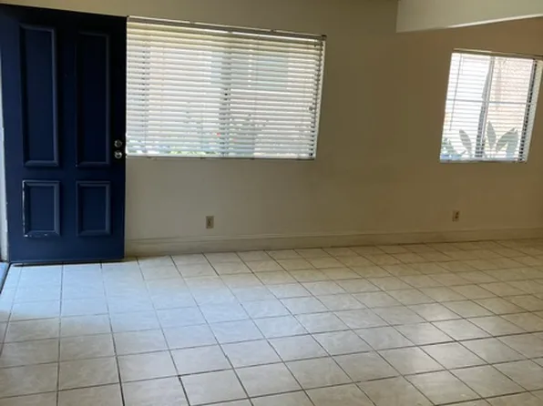 2082 Calle La Sombra Unit 3, Simi Valley, CA 93063
