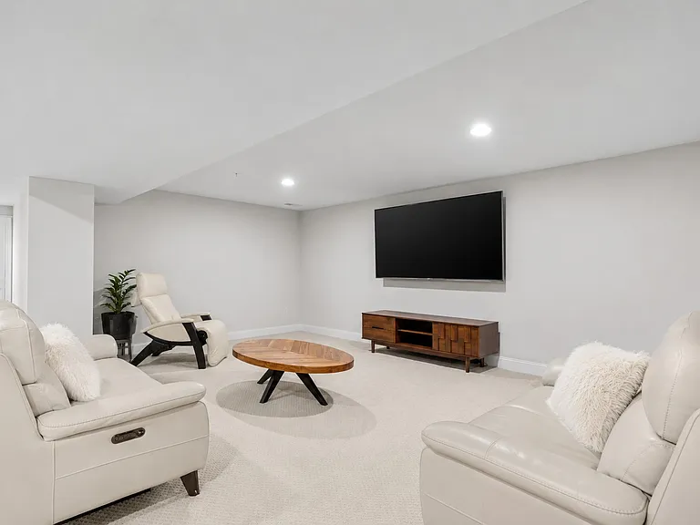 433 Fairmont Dr — Photo 37