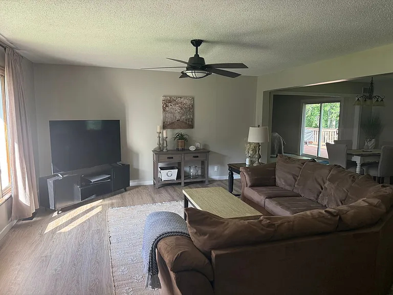 112 Cottonwood Dr — Photo 2