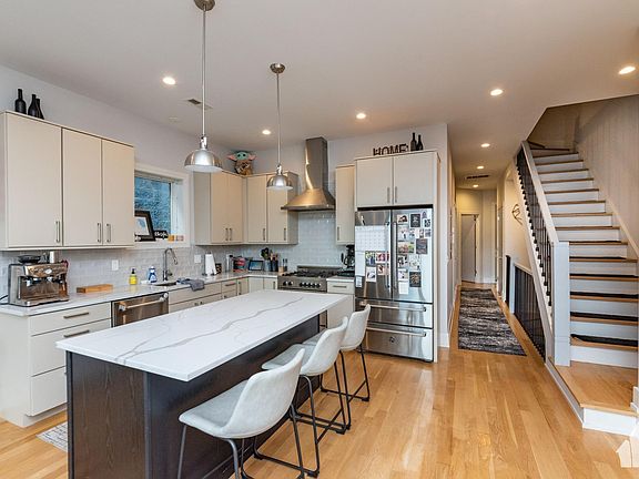 2nd image of 3049 N Clybourn Ave #3D