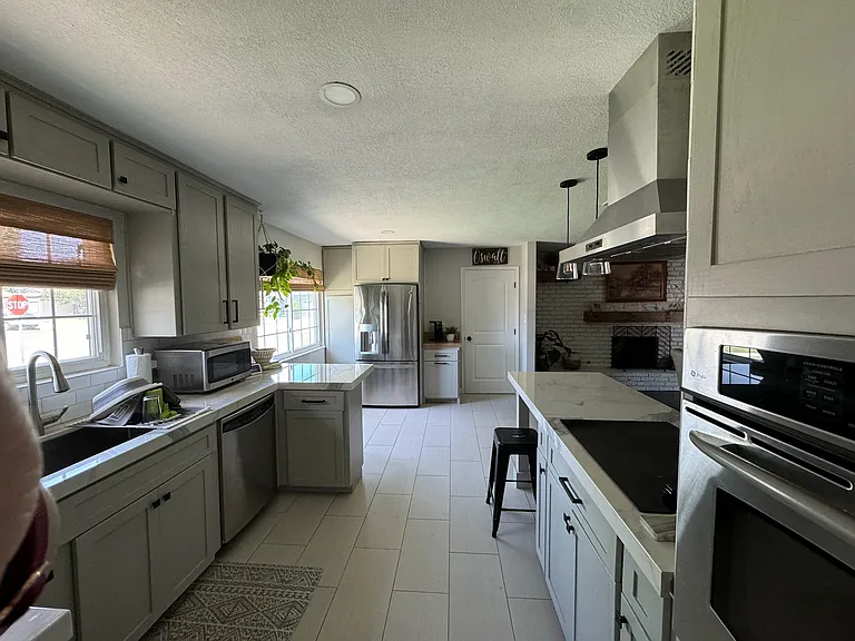 6388 N 8th St — Photo 2