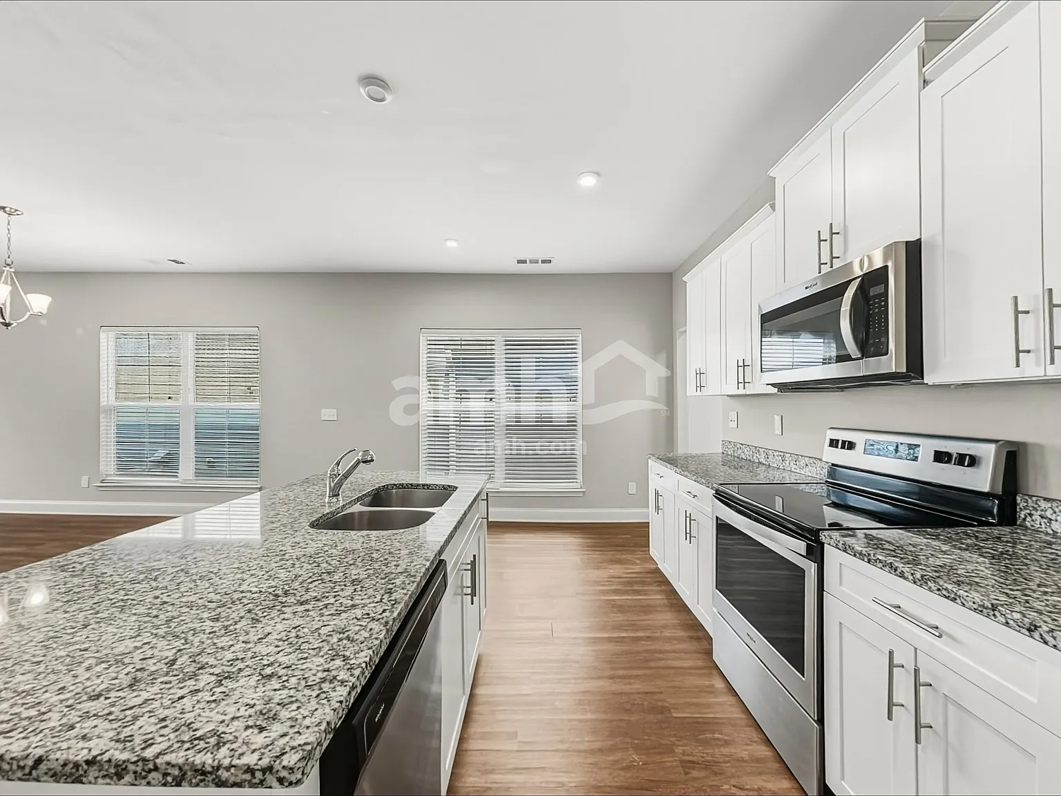 4 bed, 2.5 bath, 2149 sqft, $2,350 — Photo 4