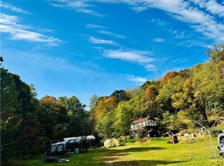 200 Shad Hollow Rd, Monaca, PA 15061