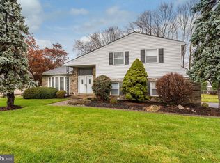 893 Cardinal Ln, Huntingdon Valley, PA 19006