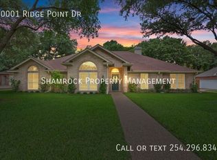 10001 Ridge Point Dr, Woodway, TX 76712