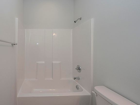 3rd image of 92 Duett Ct