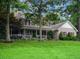 3 Susan Ln, Middle Island, NY 11953