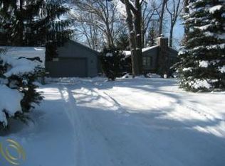 480 S Ponchartrain St, White Lake, MI 48386