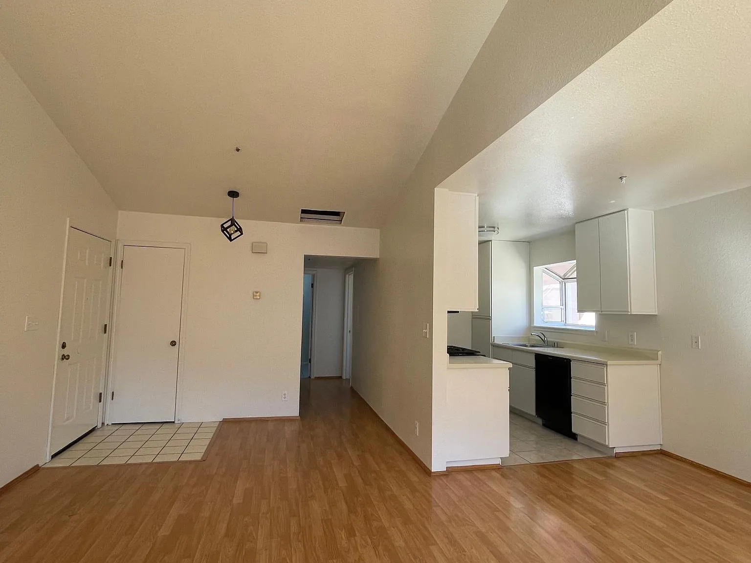 1026 San Luis Cir — Photo 3
