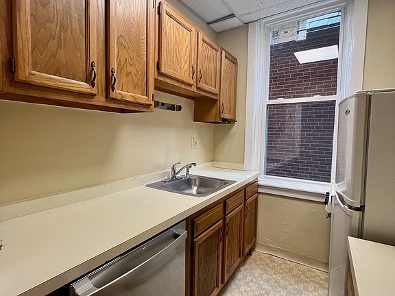 2nd image of 1303 N Franklin St #2
