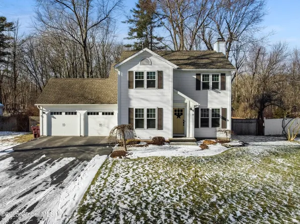 10 Dunwoodie Road, Glenmont, NY 12077