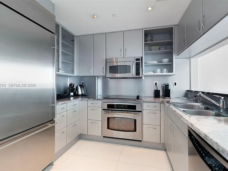 540 West Ave #513 — Photo 9