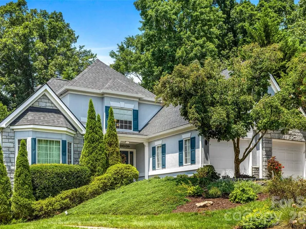 11 Tiverton Ln, Asheville, NC 28803