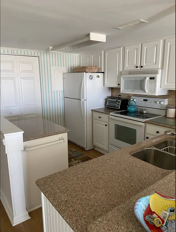 3 bed, 1300 sqft, $3,500 — Photo 4
