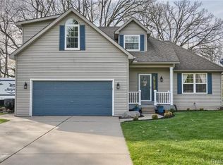 11471 Whispering Pines Trl, Fenton, MI 48430