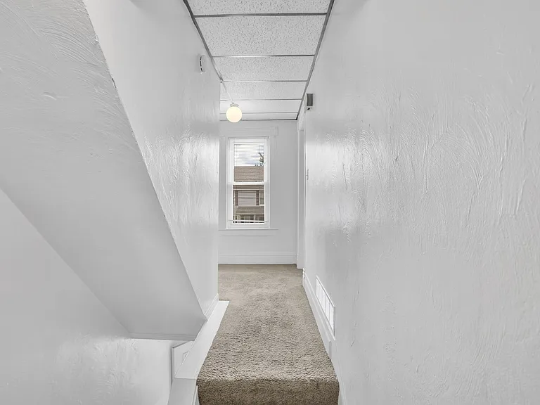 122 1st St #2 — Photo 8