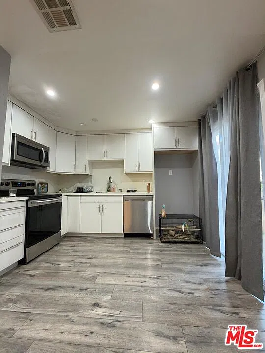 2 bed, 2.0 bath, 971 sqft, $2,750 — Photo 2
